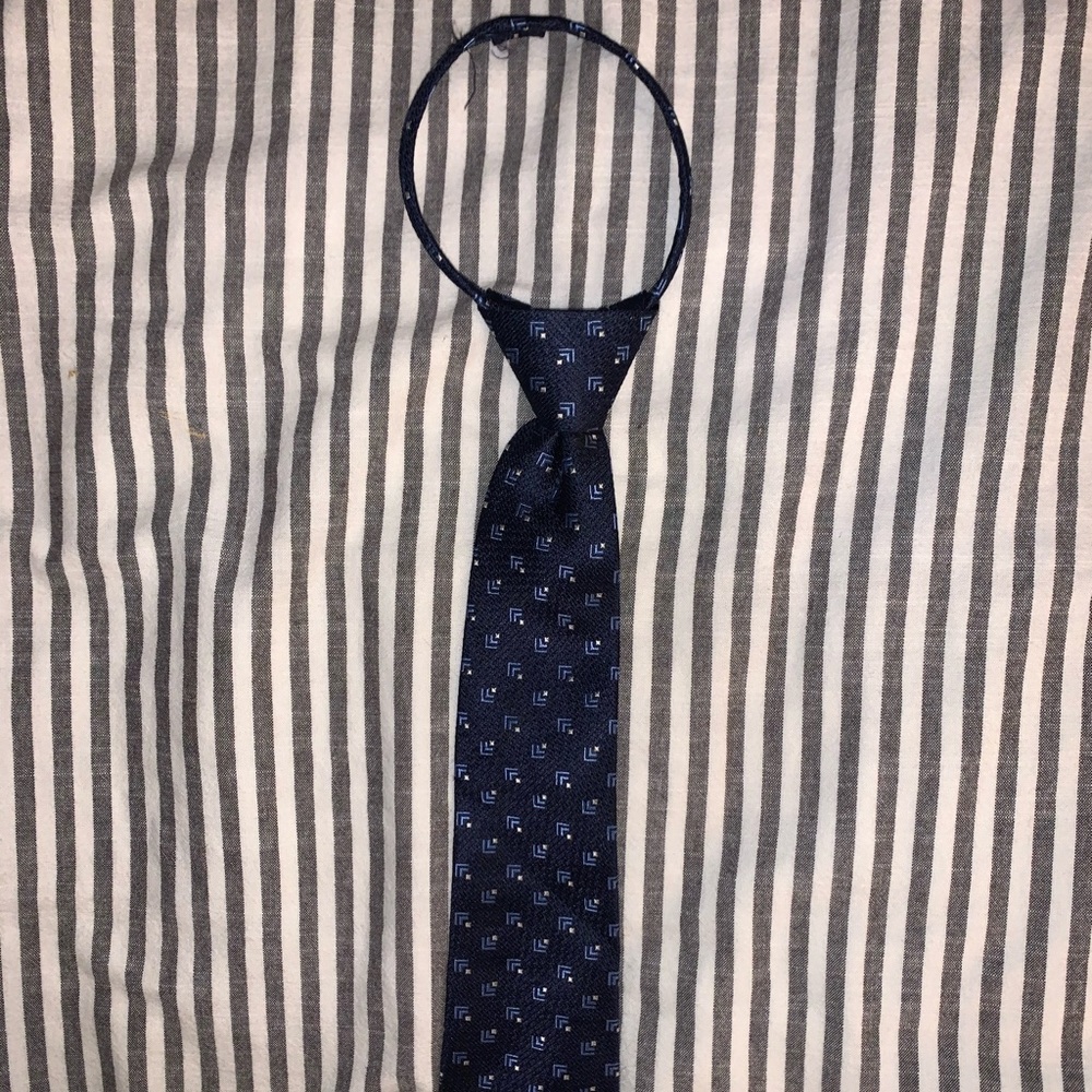 Children’s stain-proof zip up tie